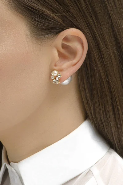 Ohrring Von Vorne Nach Hinten Mit Edelsteinen Und Perl Ohr — Stockfoto