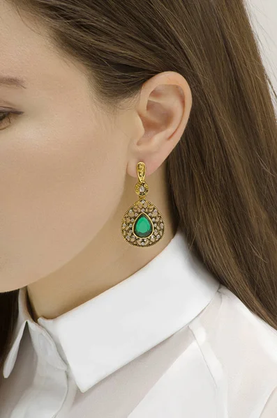 Earring Emerald Woman Ear — стоковое фото