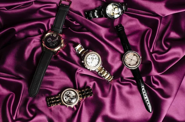 Set Van Zes Sieraden Horloges Rode Zijde — Stockfoto