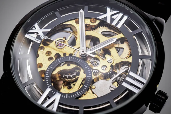 Armbanduhr Mit Einzigartigem Design — Stockfoto