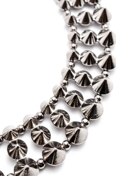 Серебряное Ожерелье Шипованные Крупным Планом Белом Фоне — стоковое фото