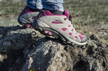 doğada kadın trekking Ayakkabı