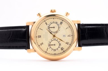 Beyaz bir arka plan üzerinde erkek kol saati