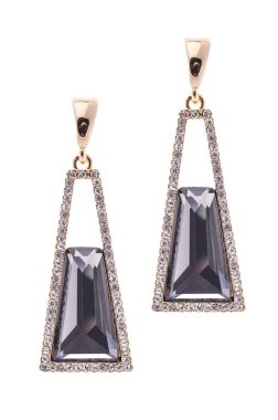 değerli taşlar beyaz zemin üzerine kakma küpe