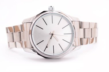 beyaz arkaplanda kol saati