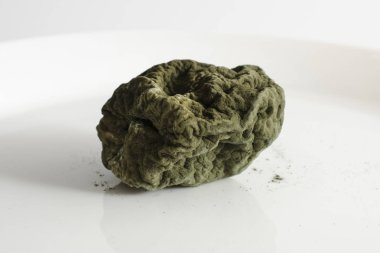 Çok şımarık, çürük limon. Çok küflenmiş limon.