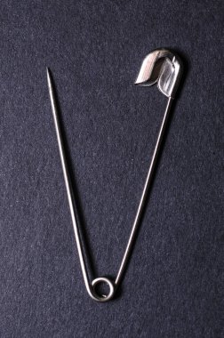 Güvenlik iğnesi üst görünümü 