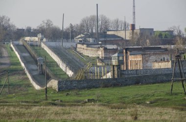 terk edilmiş hapishane dışında arka plan