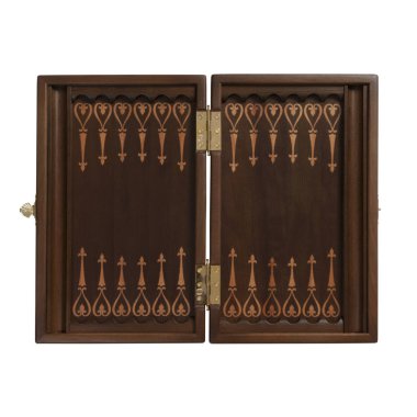 beyaz bir arka plan üzerinde tavla tahta oyunu