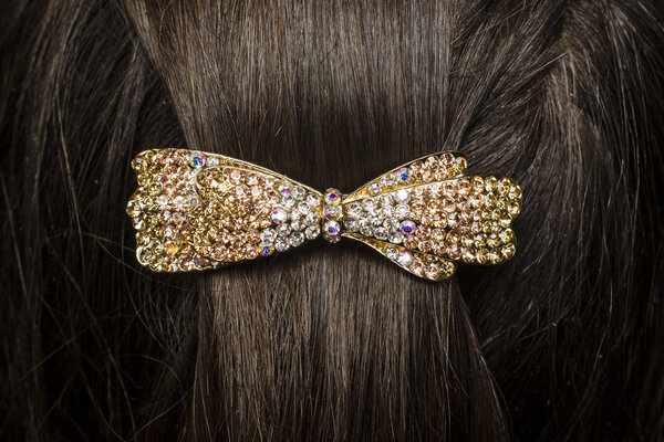 Заколка в волосах