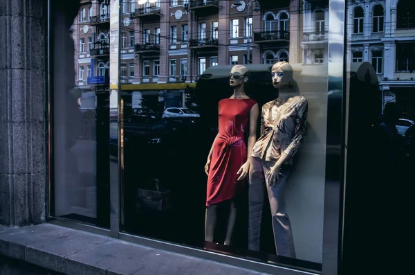 Mannequin Storefront — Stock Photo, Image