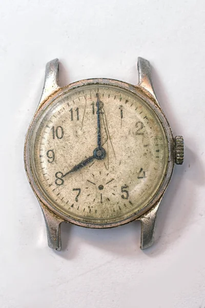 Beyaz Arka Plan Üzerinde Vintage Eski Kol Saati — Stok fotoğraf