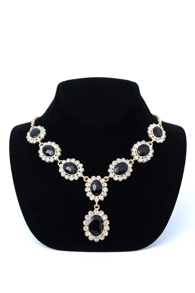 Collares Con Gemas Maniquí Aislado Blanco — Foto de Stock