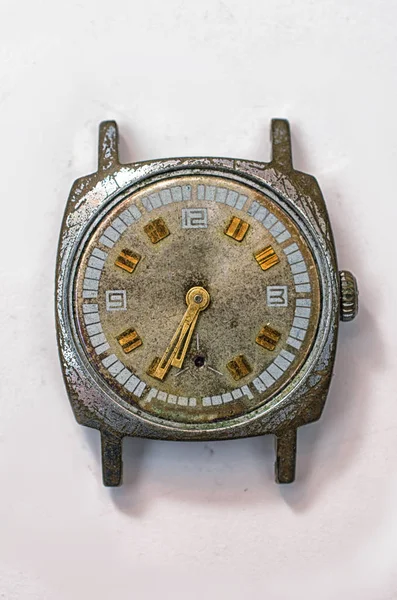 Старовинний Старий Наручний Годинник Білому Тлі — стокове фото