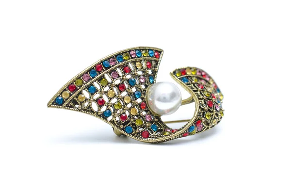 Broche Con Perlas Diamantes Colores Aislados Blanco — Foto de Stock