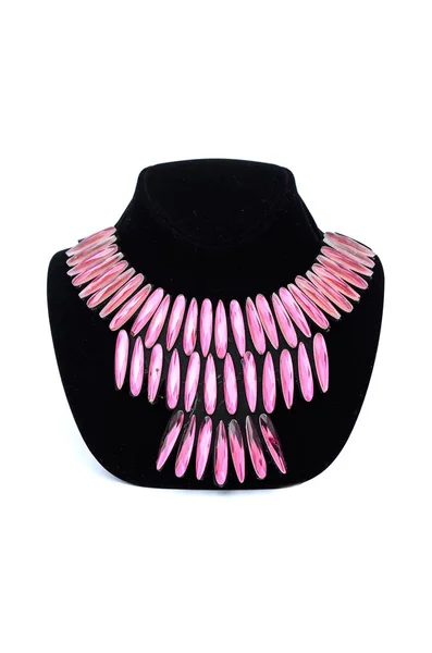 Collar Con Piedras Color Rosa Maniquí Aislado Blanco — Foto de Stock