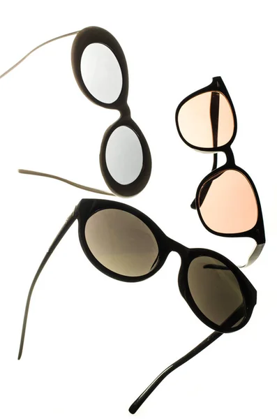 Drei Sonnenbrillen Isoliert Auf Weißem Hintergrund — Stockfoto