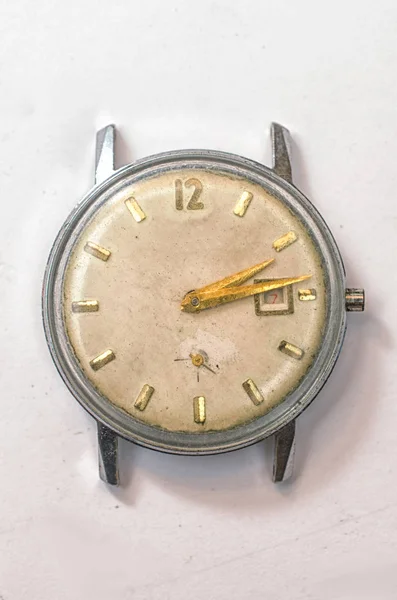 复古老手表在白色背景 — 图库照片