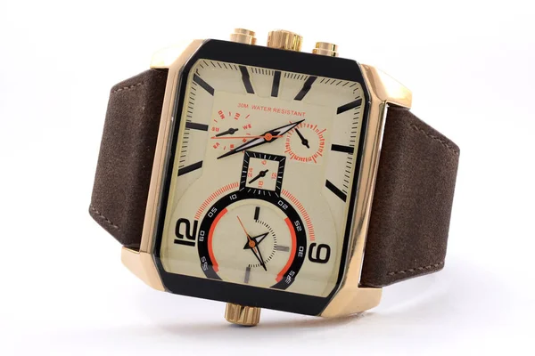 Goldene Armbanduhr Auf Weißem Hintergrund — Stockfoto