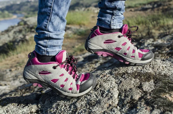 Zapatillas Trekking Para Mujer Naturaleza —  Fotos de Stock