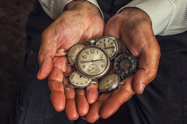 Reloj Las Manos Anciano Puñado Horas — Foto de Stock