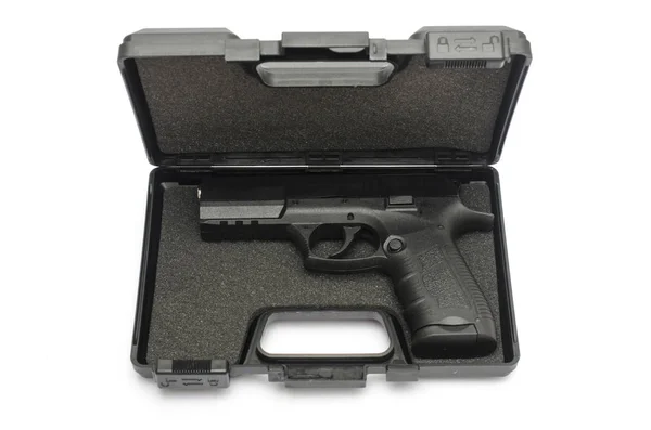 黒いプラスチックの箱の自動拳銃 — ストック写真