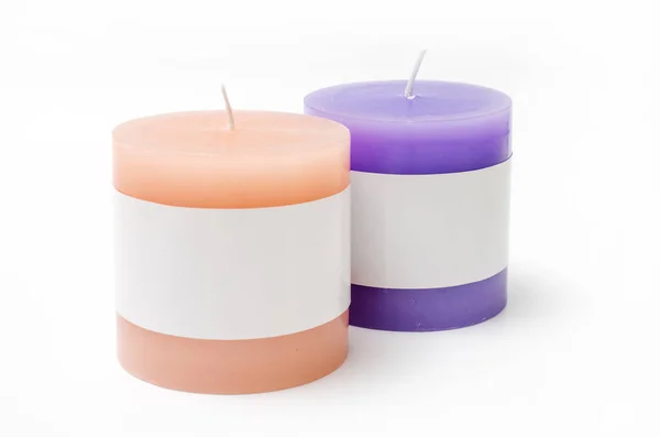 两支蜡烛粉红色和紫色查出的白色背景 — 图库照片