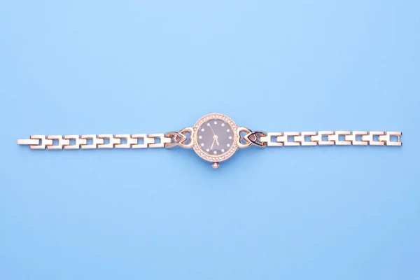Women Gouden Pols Horloges Met Diamanten Geïsoleerd — Stockfoto