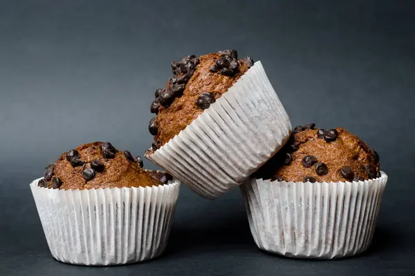 Muffins Chocolat Sur Fond Sombre — Photo