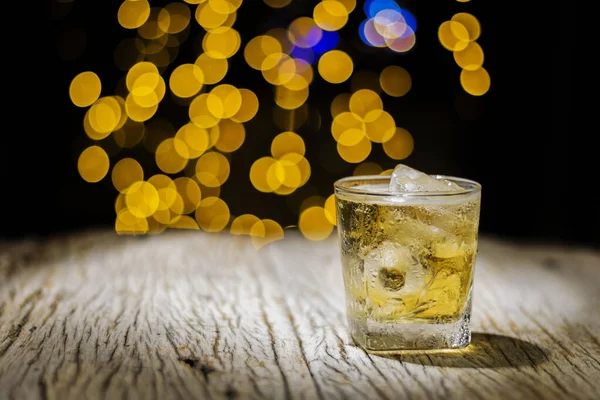 Ein Schnapsglas Oder Bierkrug Auf Einem Holztisch Einer Taverne Gelber — Stockfoto