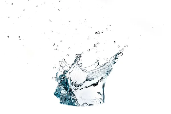 Acqua Che Diffonde Uno Sfondo Bianco Concetto Rinfrescante — Foto Stock