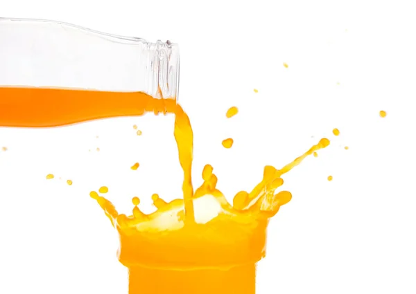 Frischen Bio Orangensaft Ein Glas Gießen Auf Weißem Hintergrund — Stockfoto