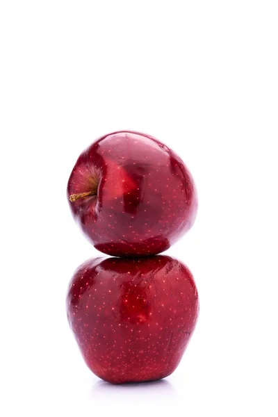 Κόκκινα Μαραμένα Μήλα Δεν Είναι Φρέσκα Φόρεσε Λευκό Φόντο — Φωτογραφία Αρχείου