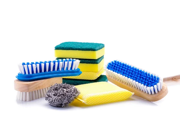 Mutfak temizlik ekipmanları ve zemin silme çeviricisi beyaz arka planda