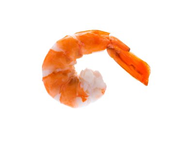 Beyaz arkaplanda izole edilmiş pişmiş karidesler