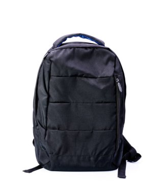 Beyaz arkaplanda siyah bir sırt çantası