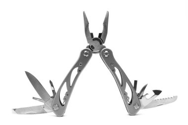 Pense, dosya, bıçak, tornavida, şişe açacağı ve testere ile açılan çoklu araç, beyaz arkaplan