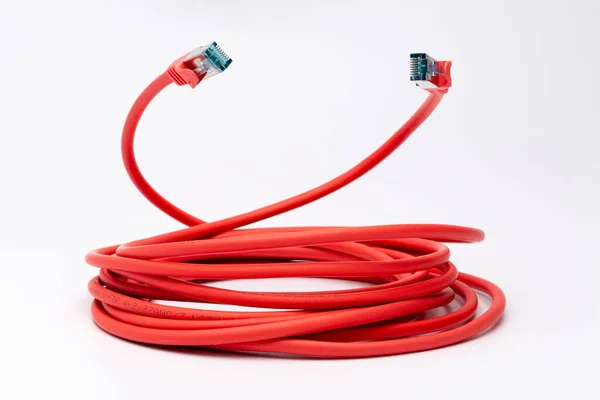 Tekercses Piros Ethernet Kábel Két Rj45 Csatlakozóval — Stock Fotó