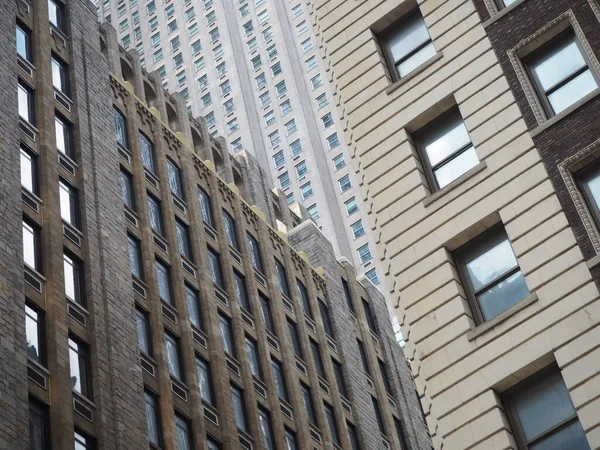 Gündüz vakti feribottan New York silüeti