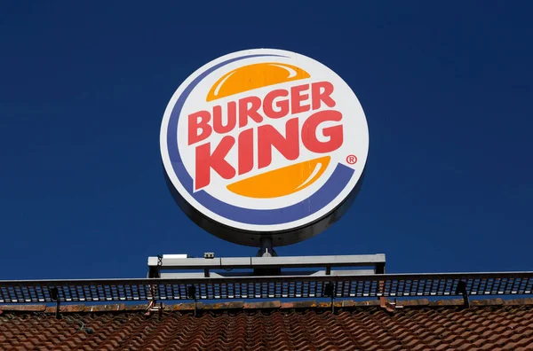 Kristinehamn Szwecja Czerwca 2018 Zbliżenie Dachu Znak Burger King Hamburger — Zdjęcie stockowe