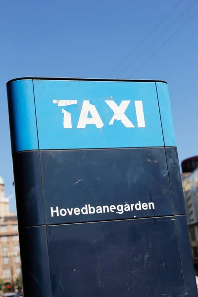 Kopenhagen Dänemark Juni 2018 Taxistand Schild Vor Dem Kopenhagener Hauptbahnhof — Stockfoto