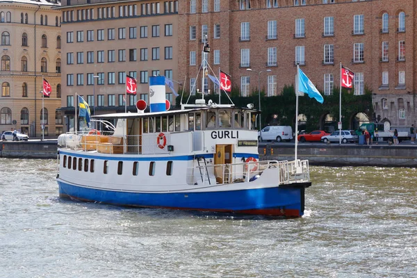 瑞典斯德哥尔摩 2018年7月12日 公共交通 船服务在80号线与目的地 Frihamnen Nybroviken 在斯德哥尔摩市中心 — 图库照片