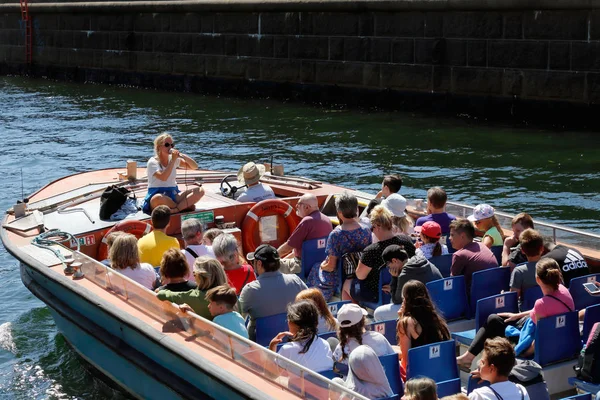 Copenhague Dinamarca Junio 2018 Barco Turístico Canal Abierto Con Pasajeros — Foto de Stock