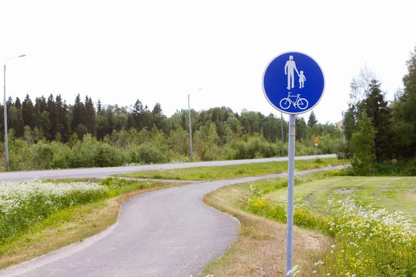 Fins Gecombineerd Fiets Track Lopen Weg Gescheiden Van Weg — Stockfoto