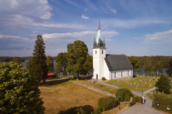 Wiejski Kościół Frustuna Pobliżu Gneasta Szwedzkiej Prowincji Södermanland Sezonie Letnim — Zdjęcie stockowe
