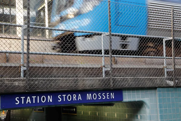 Dettaglio Della Stazione Della Metropolitana Stoccolma Stora Mossen Con Treno — Foto Stock