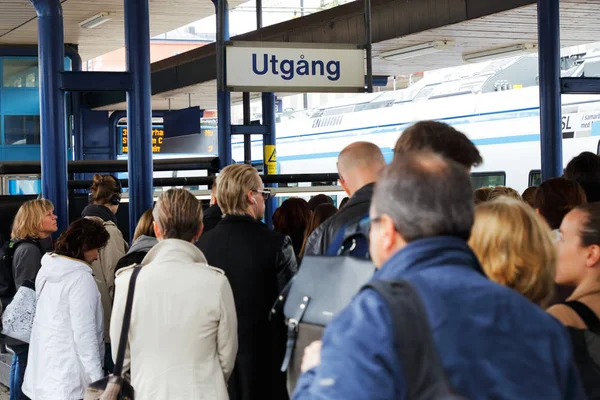 Sundbyberg Швеція Травня 2017 Пасажирів Прибув Приміських Поїздів Залізничного Вокзалу — стокове фото