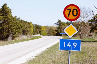 Hız sınırı 70 kmh ile birincil yol sayı 149.