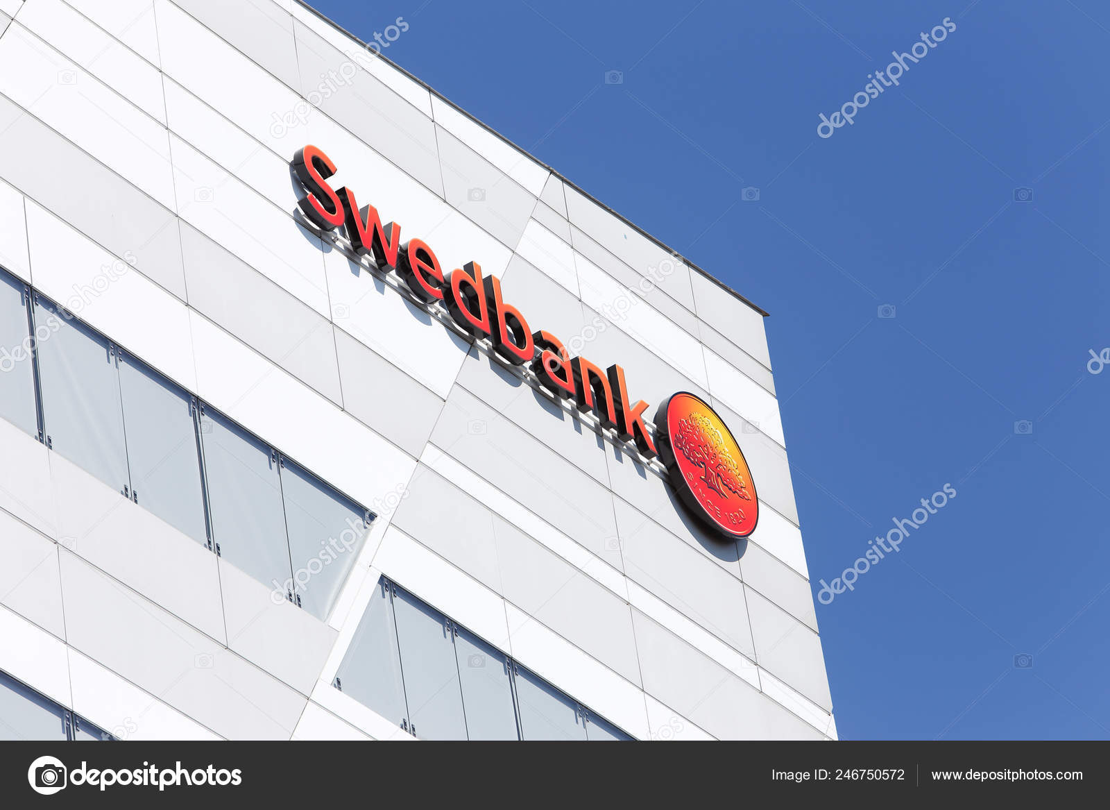 Сундбиберг Швеция Мая 2016 Года Головной Офис Swedbank Логотипом.