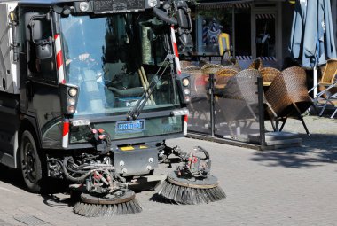 sokak süpürme aracı